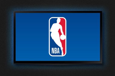 NBA Ulusal Basketbol Ligi logosu TV ekranında. Moskova, Rusya - Temmuz 2023