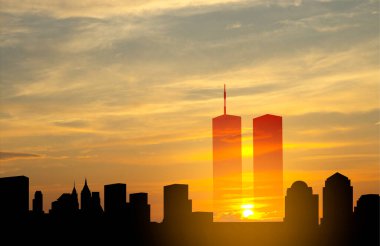 New York silueti, İkiz Kuleler ve gün batımına karşı. 09.11.2001 Amerikan Vatanseverlik Günü afişi