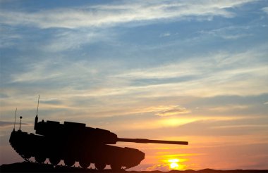Savaş alanındaki ana savaş tankının silueti.