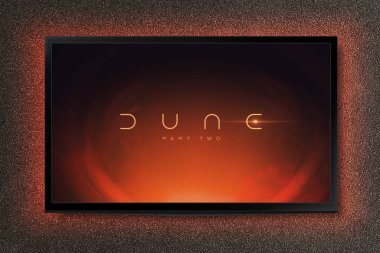 Dune Part 2 filmi TV ekranında. Sinemada film izliyordum. Astana, Kazakistan - Şubat 2024