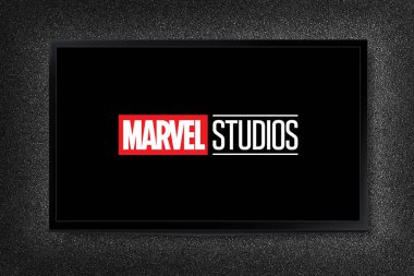 TV ekranında Marvel Stüdyoları logosu. Astana, Kazakistan - Şubat 2024