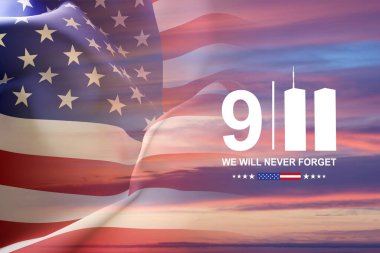 09.11.2001 Amerikan Vatanseverlik Günü afişi. Gün batımına karşı ABD bayrağı