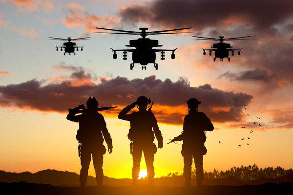 Силуэты солдат с вертолетами против заката. Военное прошлое