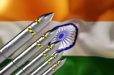 Nükleer füzeler bulanık Hindistan bayrağının arka planında. 3d oluşturma