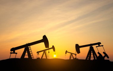 Petrol sondaj rayları gün batımına karşı. Yerden ham petrol üretimi. Petrol endüstrisi