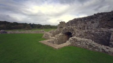 Glamorgan Nehri Vadisi 'ndeki Ogmore Kalesi' nin kalıntıları. Ogmore by Sea, Glamorgan, Galler, Birleşik Krallık