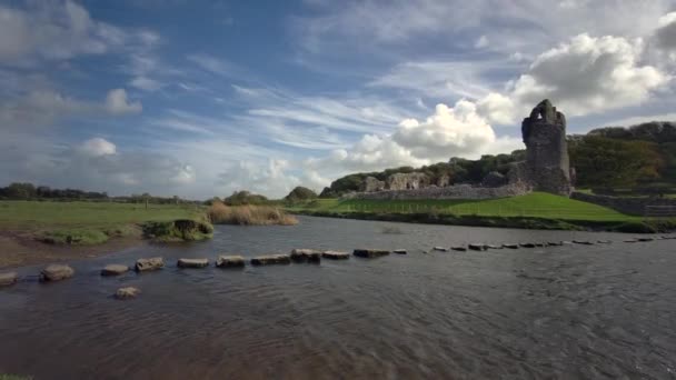 グラモーガン川の谷にあるオグモア城の遺跡 オグモア グラモーガン ウェールズ イギリス — ストック動画