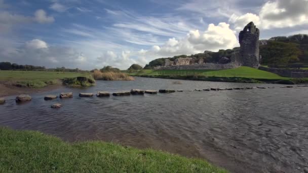 Ruins Ogmore Castle Vale Glamorgan River Ogmore Sea Glamorgan Wales — Stock Video