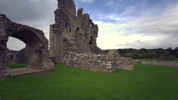 Ruins Ogmore Castle Vale Glamorgan River Ogmore Sea Glamorgan Wales — Stock Video