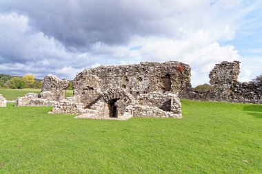Glamorgan Nehri Vadisi 'ndeki Ogmore Kalesi' nin kalıntıları. Ogmore by Sea, Glamorgan, Galler, Birleşik Krallık