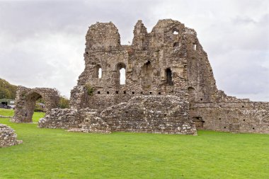 Glamorgan Nehri Vadisi 'ndeki Ogmore Kalesi' nin kalıntıları. Ogmore by Sea, Glamorgan, Galler, Birleşik Krallık