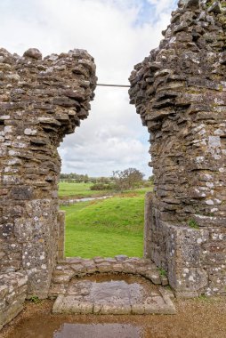 Glamorgan Nehri Vadisi 'ndeki Ogmore Kalesi' nin kalıntıları. Ogmore by Sea, Glamorgan, Galler, Birleşik Krallık