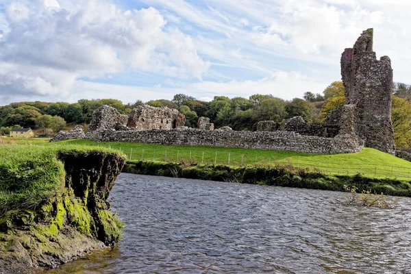 stock image Ruins of Ogmore Castle in Vale of Glamorgan river. Ogmore by Sea, Glamorgan, Wales, United Kingdom