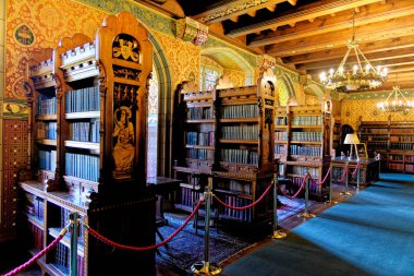 Victoria dönemi mimarı ve tasarımcısı William Burges tarafından tasarlanan kütüphane, Cardiff Castle, Cardiff, Güney Galler - 16 Ekim 2022