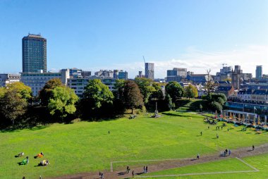 Cardiff Castle Garden ve Kale Kalesi 'nden Cardiff City. Cardiff, Glamorgan, Galler, Birleşik Krallık - 16 Ekim 2022