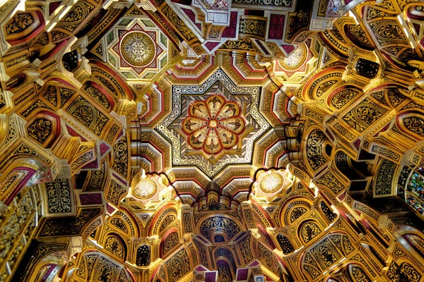 Interior Sala Árabe Circular Com Seu Incrível Ouro Dourado Teto — Fotografia de Stock