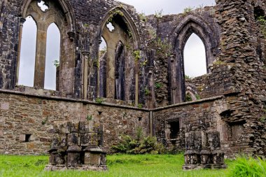 Margam Country Park 'taki Manastır Kilisesi' nin kalıntıları. Margam Country Park, Margam, Port Talbot, Güney Galler, Birleşik Krallık - 15 Ekim 2022