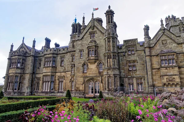 Rumah Bergaya Gothic Victoria Tudor Gothic Mansion Elevation Detil Batu — Stok Foto