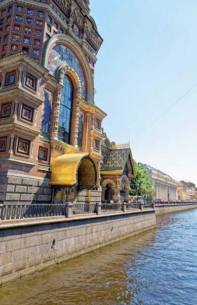 Megváltónk Templomának Díszes Színes Hátsó Homlokzata Kiömlött Vérről Szentpéterváron Oroszországban — Stock Fotó