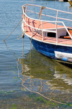 Golfo de Ancud 'daki balıkçı tekneleri - Şili' nin Göl Bölgesi 'ndeki Castro Körfezi, Chilo Adası. 16 Şubat 2014 - Castro, Şili, Güney Amerika