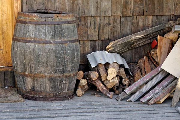 Старая Винтажная Бочка Куча Деревянного Огня Кастро Чили — стоковое фото