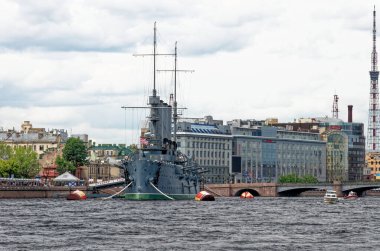 Doğrusal kruvazör Aurora, Ekim devriminin sembolü, Saint Petersburg, Rusya. 24 Haziran 2011