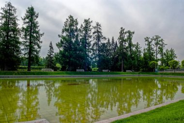 Catherine Sarayı 'ndaki Cameron Galerisi' nin bahçe manzarası. Tsarskoye Selo (Puşkin), St. Petersburg, Rusya 'da yer almaktadır. 24 Haziran 2011