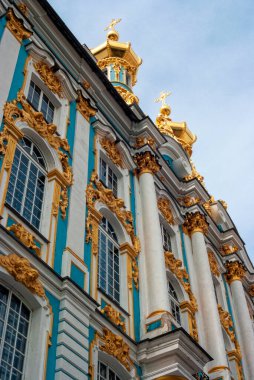 Catherine Sarayı cephesi. Tsarskoye Selo (Puşkin), St. Petersburg, Rusya 'da yer almaktadır. 24 Haziran 2011