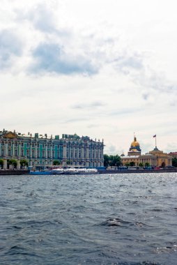 Aziz Peter ve Paul Katedrali, Peter ve Paul Kalesi, Neva Nehri, Saint Petersburg, Rusya. 24 Haziran 2011