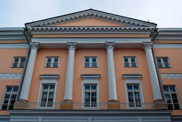 Catherine Sarayı cephesi. Tsarskoye Selo (Puşkin), St. Petersburg, Rusya 'da yer almaktadır. 24 Haziran 2011