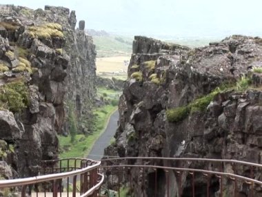 İzlanda Thingvellir Ulusal Parkı. UNESCO Dünya Mirası Bölgesi - Kuzey Amerika ve Avrupa plakalı iki tektonik levhanın ayrılması - Altın Çember. 22.07.2012