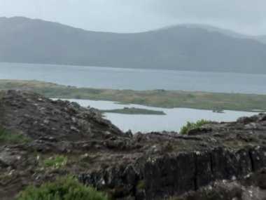 İzlanda Thingvellir Ulusal Parkı. UNESCO Dünya Mirası Bölgesi - Kuzey Amerika ve Avrupa plakalı iki tektonik levhanın ayrılması - Altın Çember. 22.07.2012