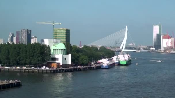 Nizozemsko Rotterdam Vlečný Člun Stříkající Vodu Nieuwe Waterweg Nová Vodní — Stock video