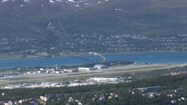 Літній Вид Вершини Мосту Тромсо Між Тромсдален Тромсоєю Tromso Scandinavia — стокове відео