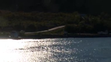 Norveç, Tromso Bölgesi, bir yaz günü Tromso limanından Norveç fiyortlarına doğru yelken açıyor. 30 Haziran 2012