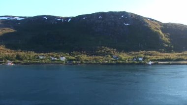 Norveç, Tromso Bölgesi, bir yaz günü Tromso limanından Norveç fiyortlarına doğru yelken açıyor. 30 Haziran 2012