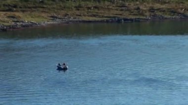 Norveç, Tromso Bölgesi, bir yaz günü Tromso limanından Norveç fiyortlarına doğru yelken açıyor. 30 Haziran 2012