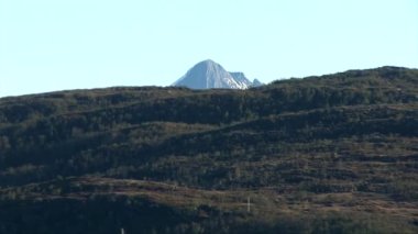 Norveç, Tromso Bölgesi, bir yaz günü Tromso limanından Norveç fiyortlarına doğru yelken açıyor. 30 Haziran 2012