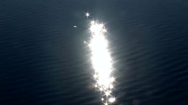 Zee Helder Fonkelt Licht Water Maanlicht Diep Blauw Zeewater Met — Stockvideo