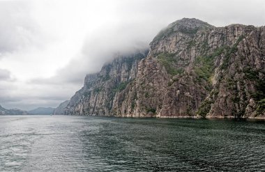 Stavanger, Norveç yakınlarındaki Lysefjord 'da manzara. Kuzey Avrupa 'ya seyahat
