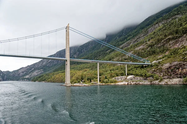 Stavanger Şehir Köprüsü Norveç Batısındaki Fiyortlu Uzak Dağlı Adalara Giden — Stok fotoğraf
