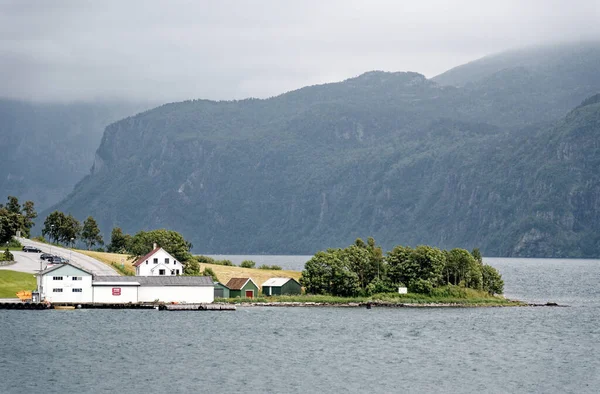 Kıyı Şeridi Fiyortlar Boyunca Güzel Bir Yaz Manzarası Lysefjord Stavanger — Stok fotoğraf