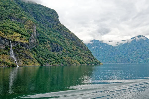 Destino Viaje Norte Europa Vista Aurlandsfjord Acercarse Flaam Noruega Hermosa — Foto de Stock