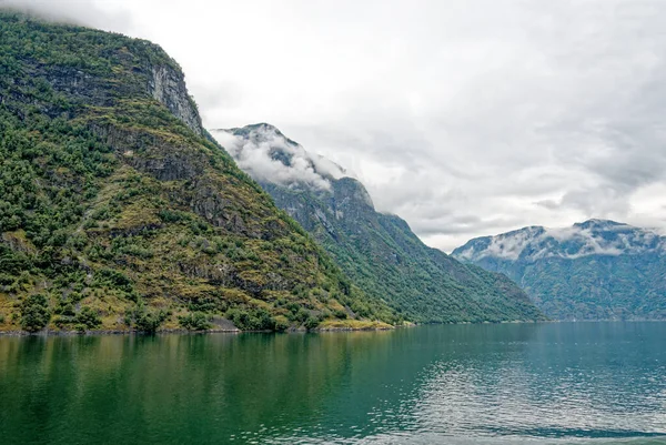 Destino Viaje Norte Europa Vista Aurlandsfjord Acercarse Flaam Noruega Hermosa — Foto de Stock