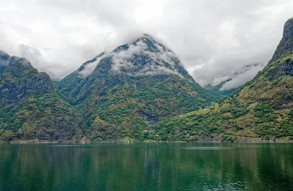 Destino Viaje Norte Europa Vista Aurlandsfjord Acercarse Flaam Noruega Hermosa —  Fotos de Stock