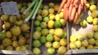 Taze sebzeler taze gıda pazarında - Catania, İtalya - sağlıklı organik gıda