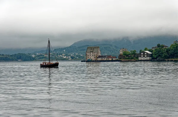 Viking Longboat Replika Żeglarstwa Mieście Gminie Alesund Hrabstwie More Romsdal — Zdjęcie stockowe