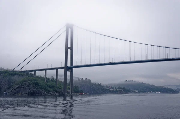 Ponte Sospeso Tra Askoy Bergen Norvegia Una Giornata Nuvolosa Ponte — Foto Stock