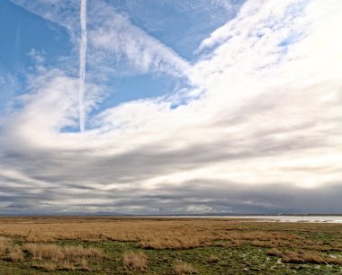 Lytham, Lytham St Annes, Fylde Coast, Lancashire İngiltere 'deki Ribble Estuary' e bakan gezinti güvertesi - 24 Şubat 2023