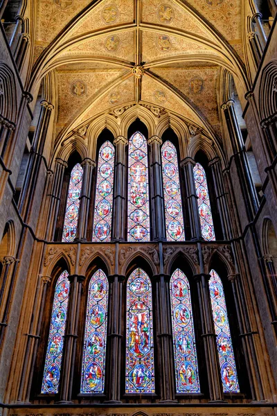 玻璃缝隙向上看 英国伍斯特郡伍斯特大教堂 Worcester Cathedral Worcester Worcester Worcestershire England 2023年1月28日 — 图库照片